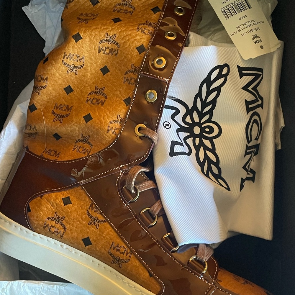 PRISTINE MCM Rabbit Fur Boots NIB Size 38 (EU)